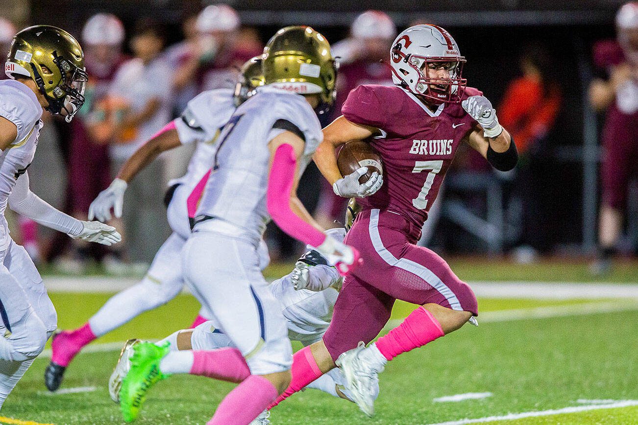 Cascade's Zachary Lopez breaks free and runs the ball down the center of the field during the game against Everett on Friday, Oct. 6, 2023 in Everett, Washington. (Olivia Vanni / The Herald)