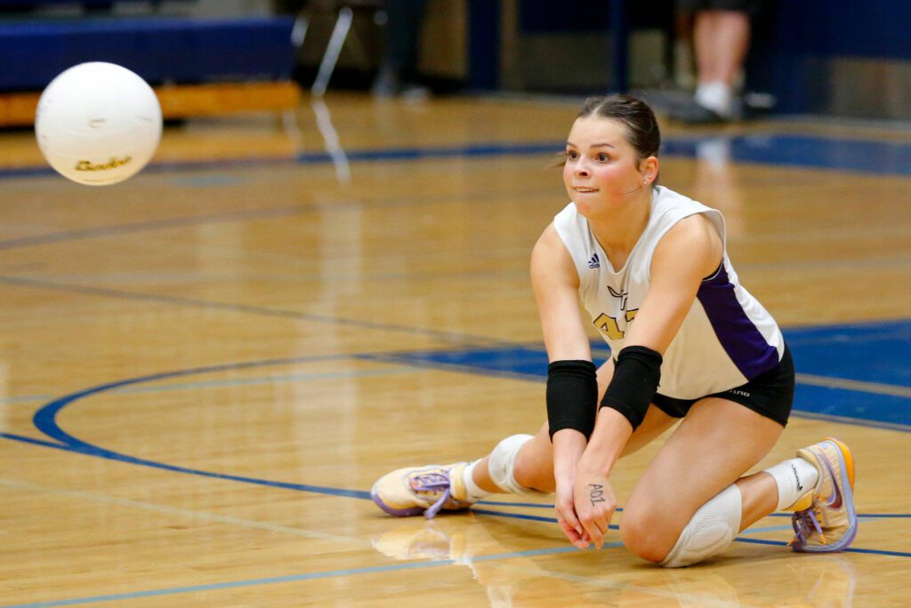 Lake Stevens libero Alyss Kelly returns a serve against Glacier Peak on Tuesday, Oct. 10, 2023, at Glacier Peak High School in Snohomish, Washington. (Ryan Berry / The Herald)
