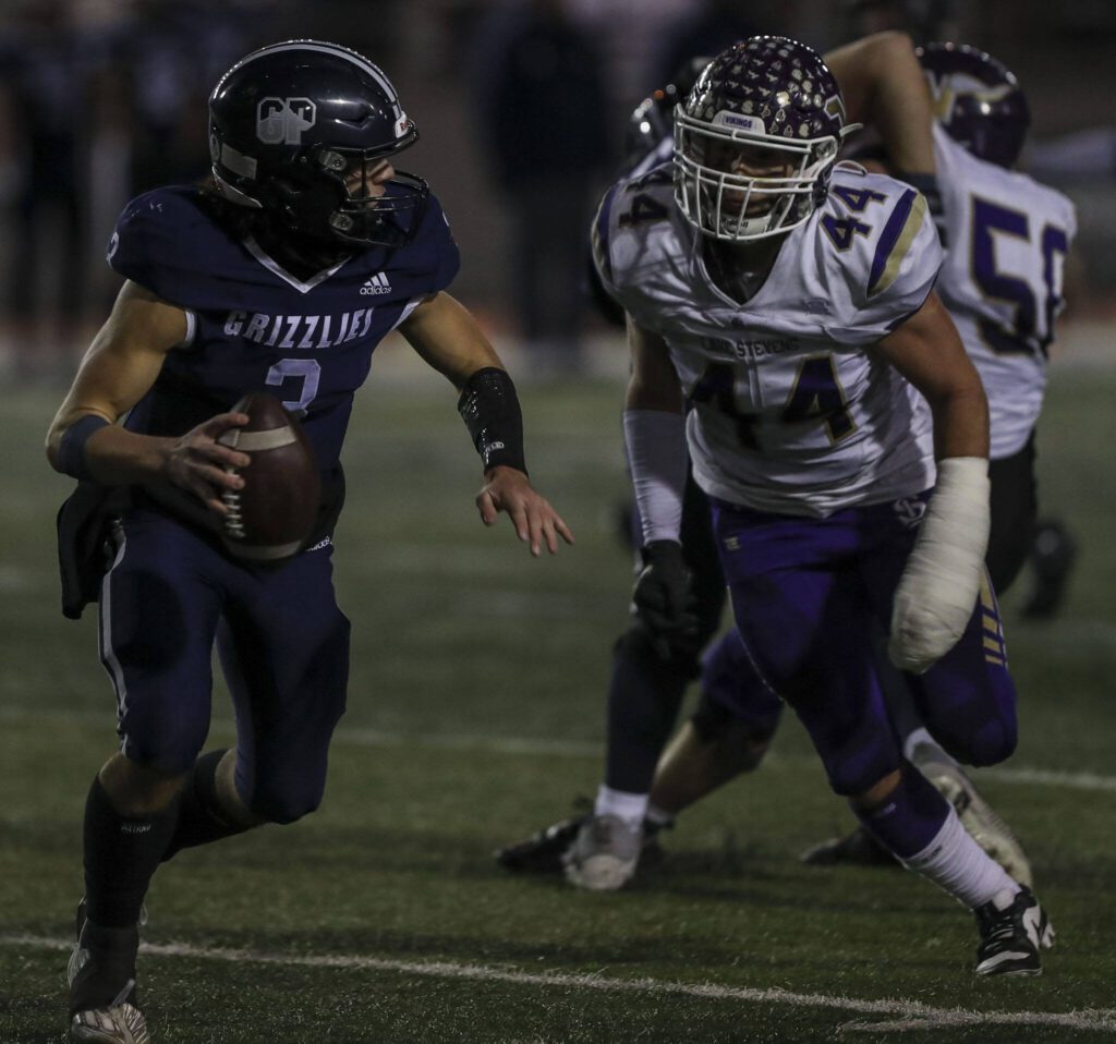 Glacier Peak’s Lucas Entler (3) moves with the ball during a game between Glacier Peak and Lake Stevens at Veterans Memorial Stadium in Snohomish, Washington on Friday, Oct. 27, 2023. Lake Stevens won, 42-7. (Annie Barker / The Herald)
