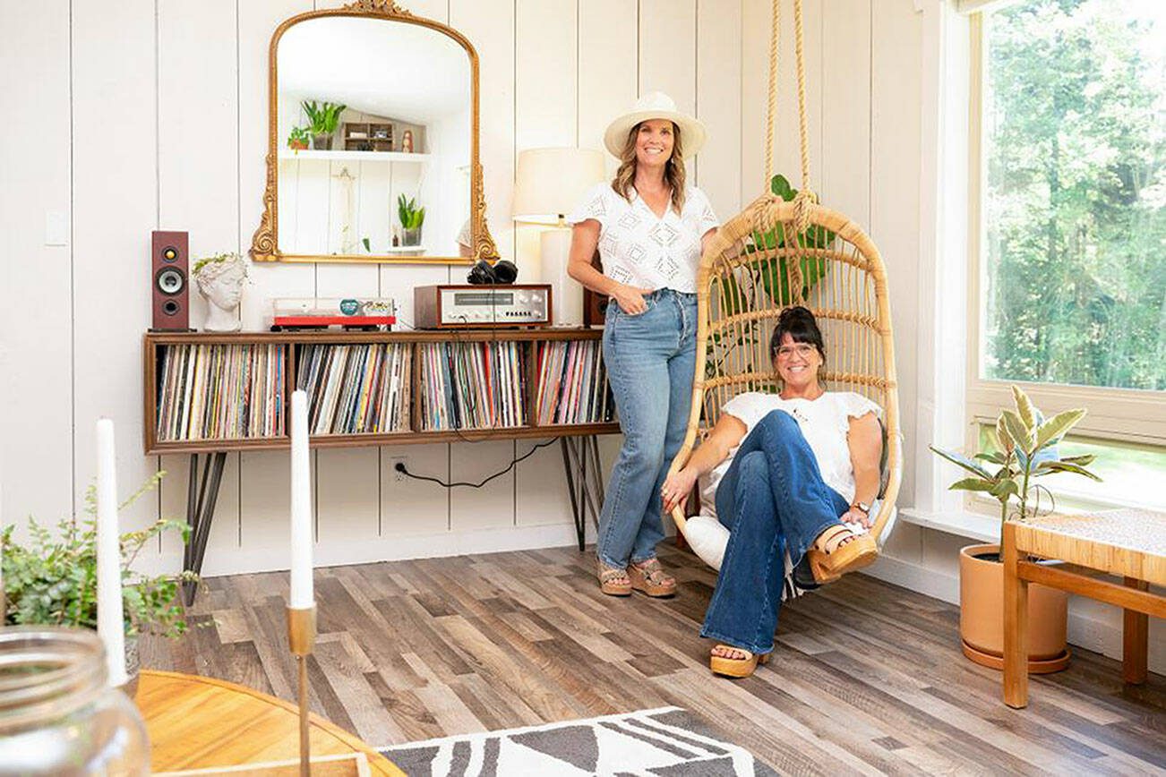 Leslie Davis, left, and Lyndsay Lamb, stars of "Unsellable Houses." (Rachael Jones / HGTV)