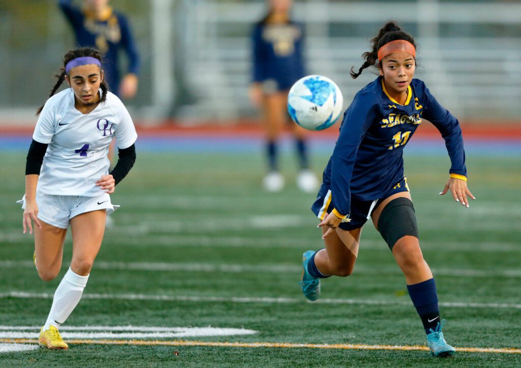 Everett senior Genesis Molina Escobar chases down a loose ball during a district playoff matchup against Oak Harbor on Thursday, Nov. 2, 2023, at Shoreline Stadium in Shoreline, Washington. (Ryan Berry / The Herald)
