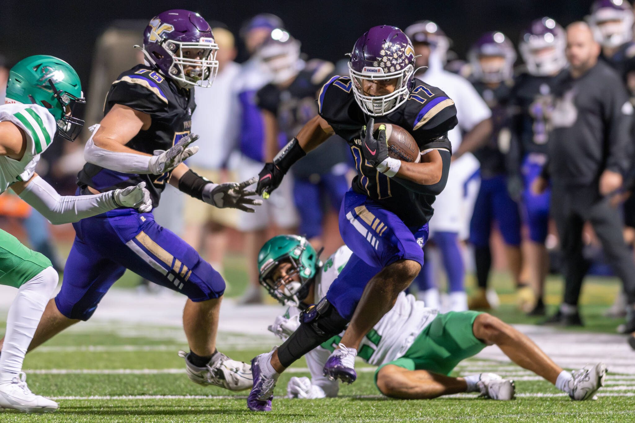 Lake Stevens running back Jayshon Limar runs with the ball during a game against Oregon’s West Linn on Sept. 22 in Lake Stevens. (John Gardner / Pro Action Image)