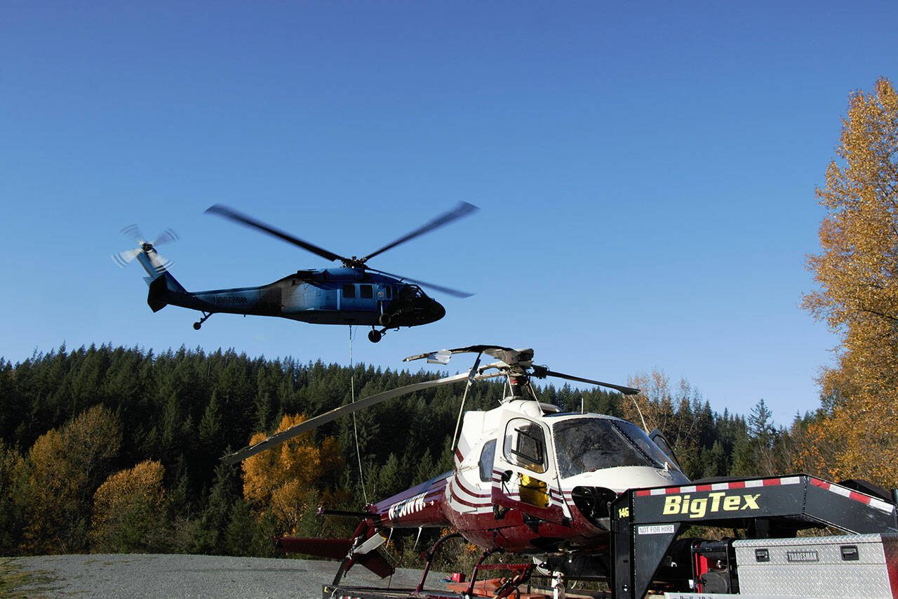 A Black Hawk helicopter on Wednesday aids in the removal of a helicopter that sank into Copper Lake. (Snohomish County Public Utility District)