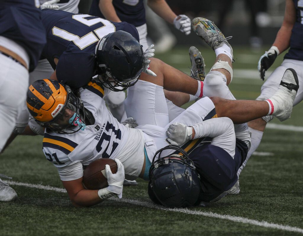 Bellevue’s Max Jones (21) scores against Arlington during a Class 3A state quarterfinal game Saturday in Arlington. (Annie Barker / The Herald)
