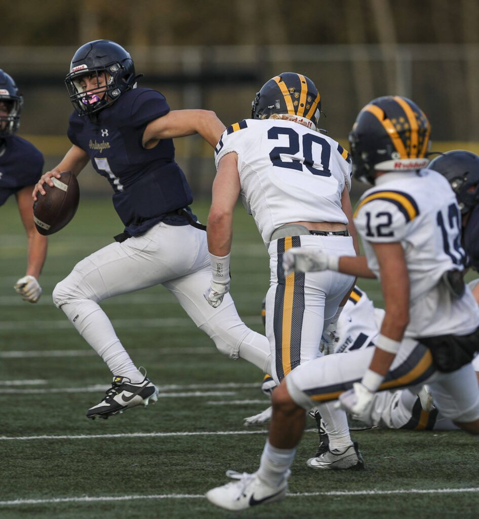 Arlington’s Leyton Martin runs with the ball during a Class 3A state quarterfinal game against Bellevue on Saturday in Arlington. (Annie Barker / The Herald)

