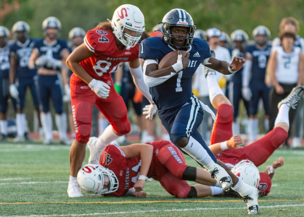 Glacier Peak’s Chrisvin Bonshe (John Gardner / Pro Action Image)
