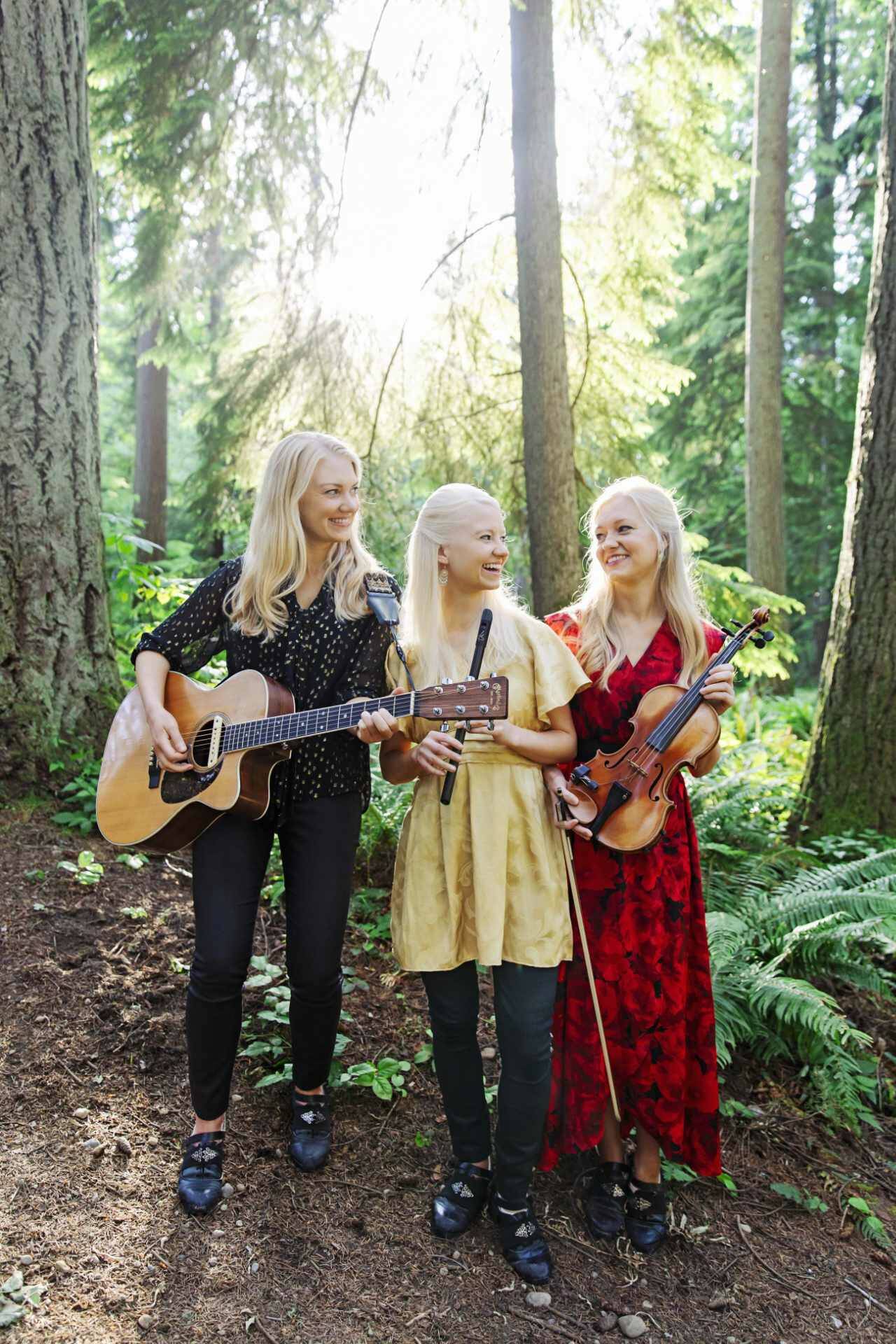 Sisters Greta, Willow and Solana Gothard have been playing music together since childhood, expanding from early violin lessons to playing guitar, mandolin, djembe, bodhran and more alongside vocal harmonies. (Ruth H Photography)