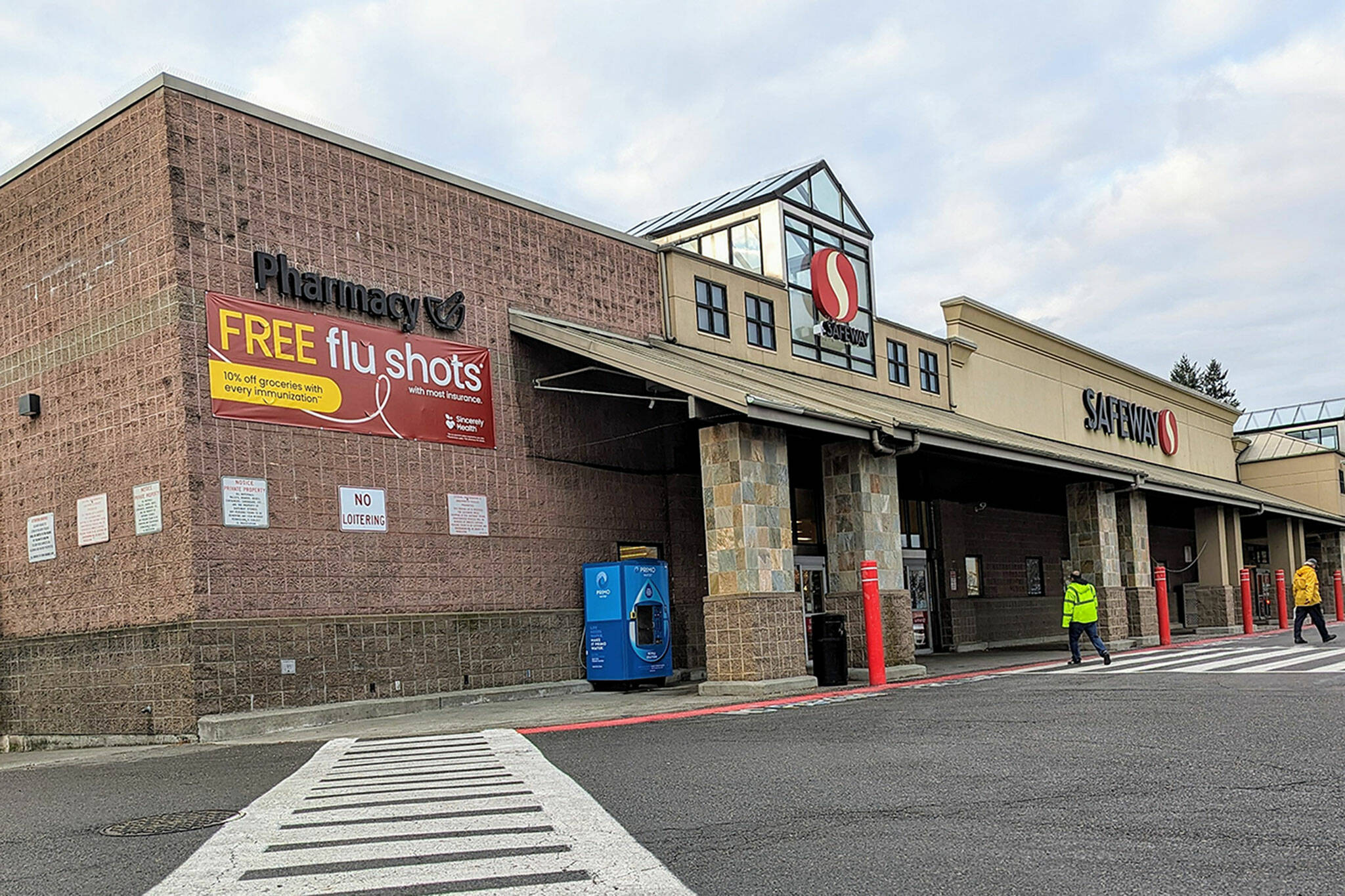 The Safeway store at 4128 Rucker Ave., on Wednesday, Nov. 29, 2023, in Everett, Washington. (Mike Henneke / The Herald)