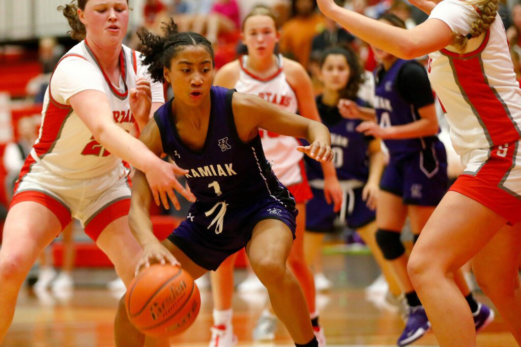 Kamiak sophomore Zia-Daye Anderson gets pressured by the Stanwood defense on Thursday, Nov. 30, 2023, at Stanwood High School in Stanwood, Washington. (Ryan Berry / The Herald)

