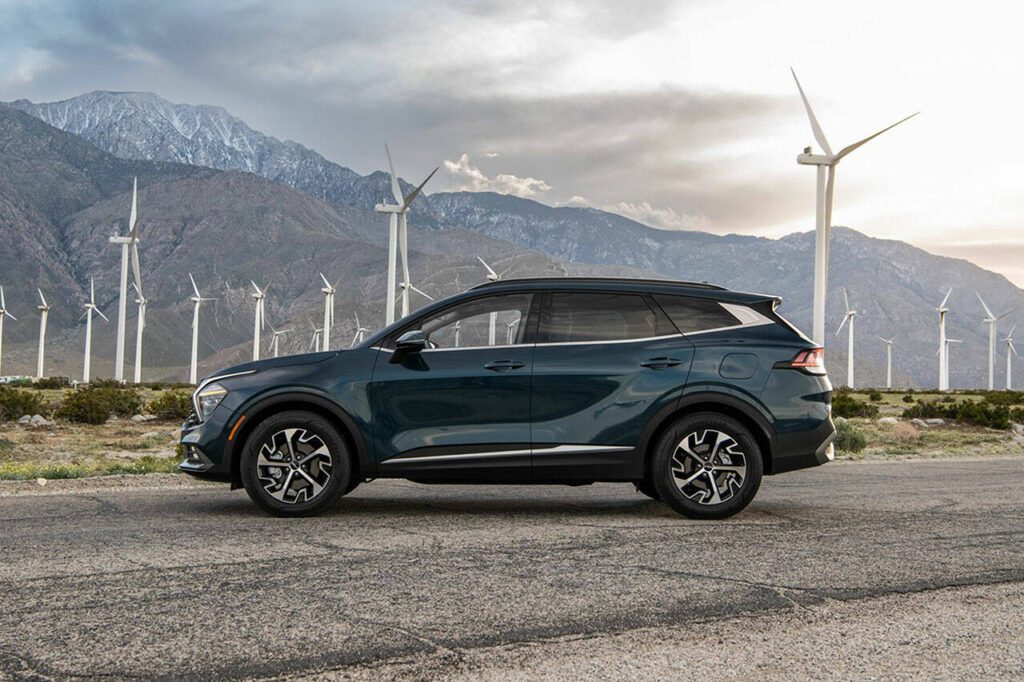 The 2023 Kia Sportage Hybrid has seating for five, backed by an expansive cargo area providing 39.5 cubic feet of space even with rear seats in upright position. (Kia)
