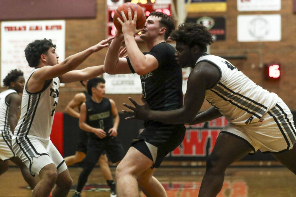 Marysville Getchell’s Wyatt Harris (4) moves witht the ball during a boys basketball game between Mountlake Terrace and Marysville-Getchell at Mountlake Terrace High School in Mountlake Terrace, Washington on Friday, Dec. 8, 2023. Mountlake Terrace won, 58-56. (Annie Barker / The Herald)
