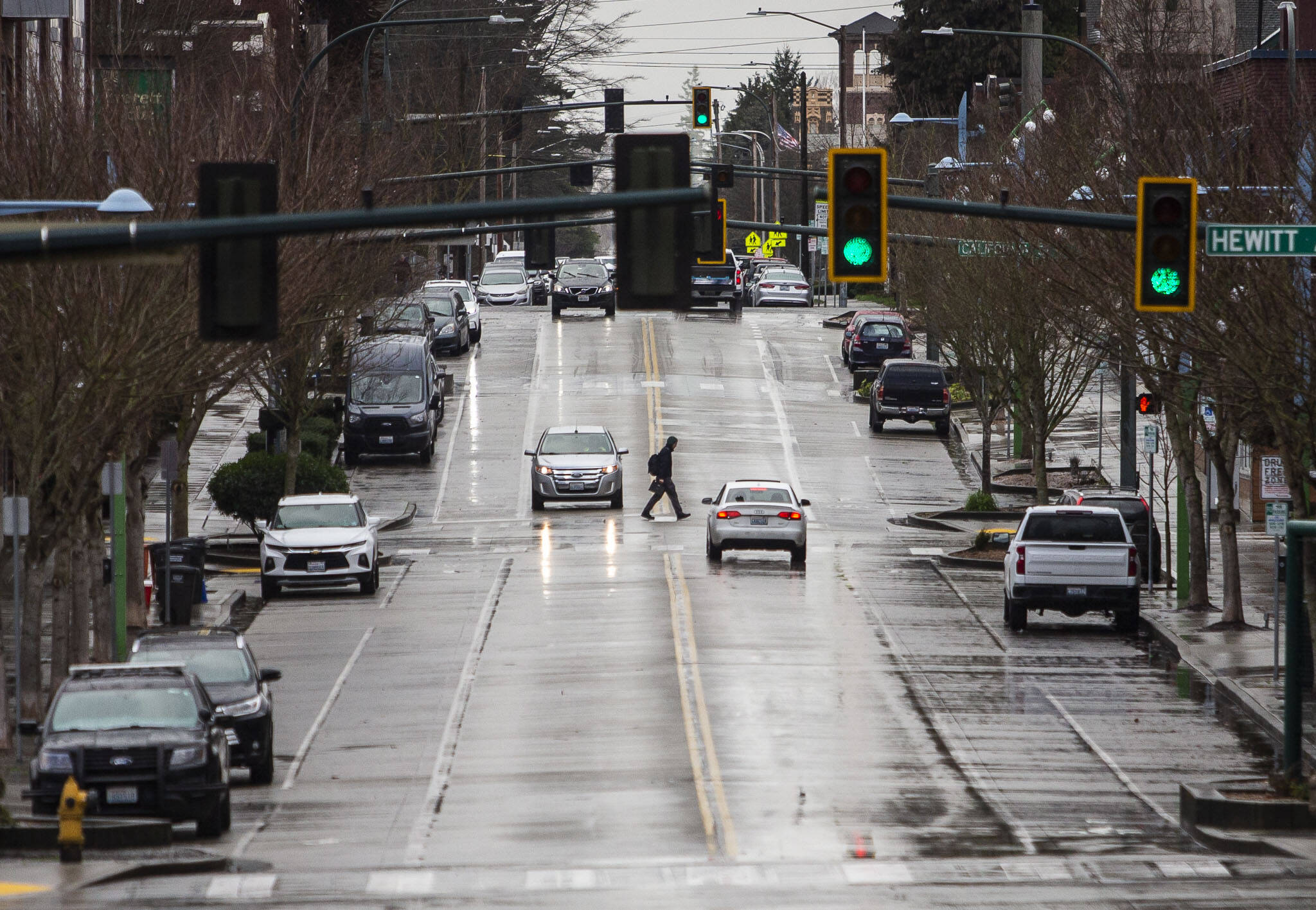 A person crosses Hoyt Avenue in downtown Everett on Thursday, Jan. 11, 2024. (Olivia Vanni / The Herald)