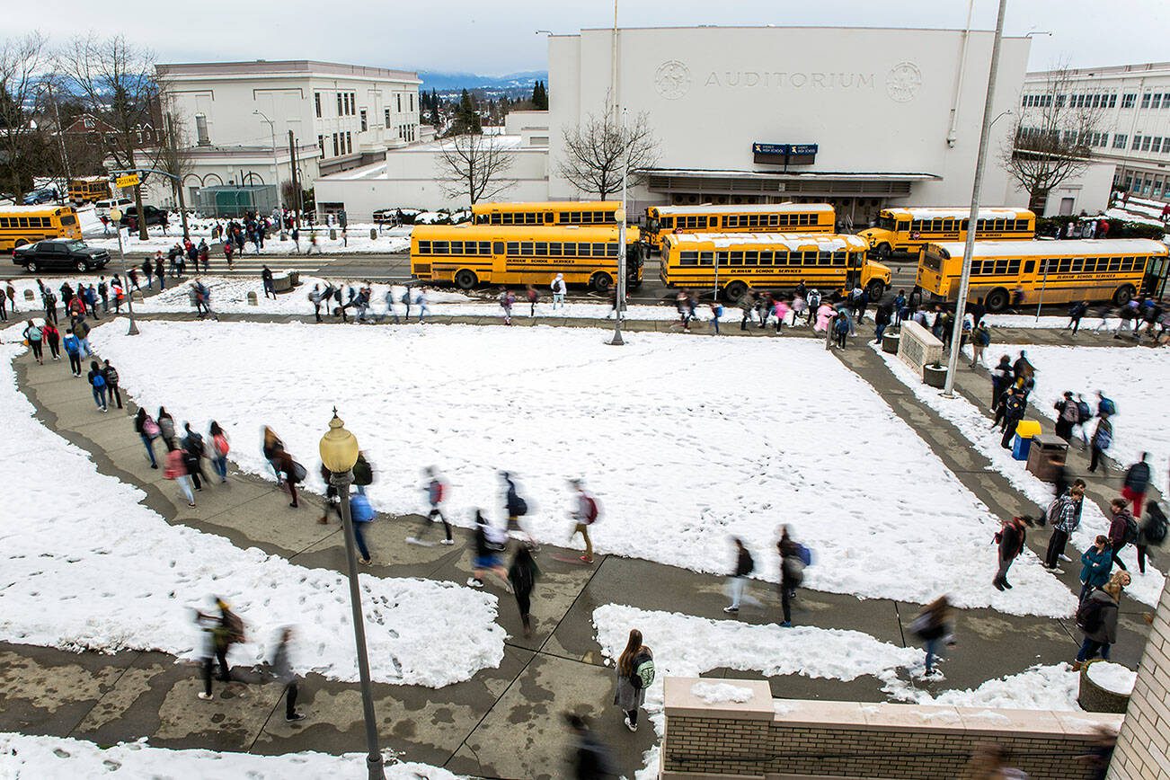 Students exit Everett High School on Thursday, Feb. 14, 2019 after the first day of school since Feb. 8 due to weather cancellations. (Olivia Vanni / The Herald)