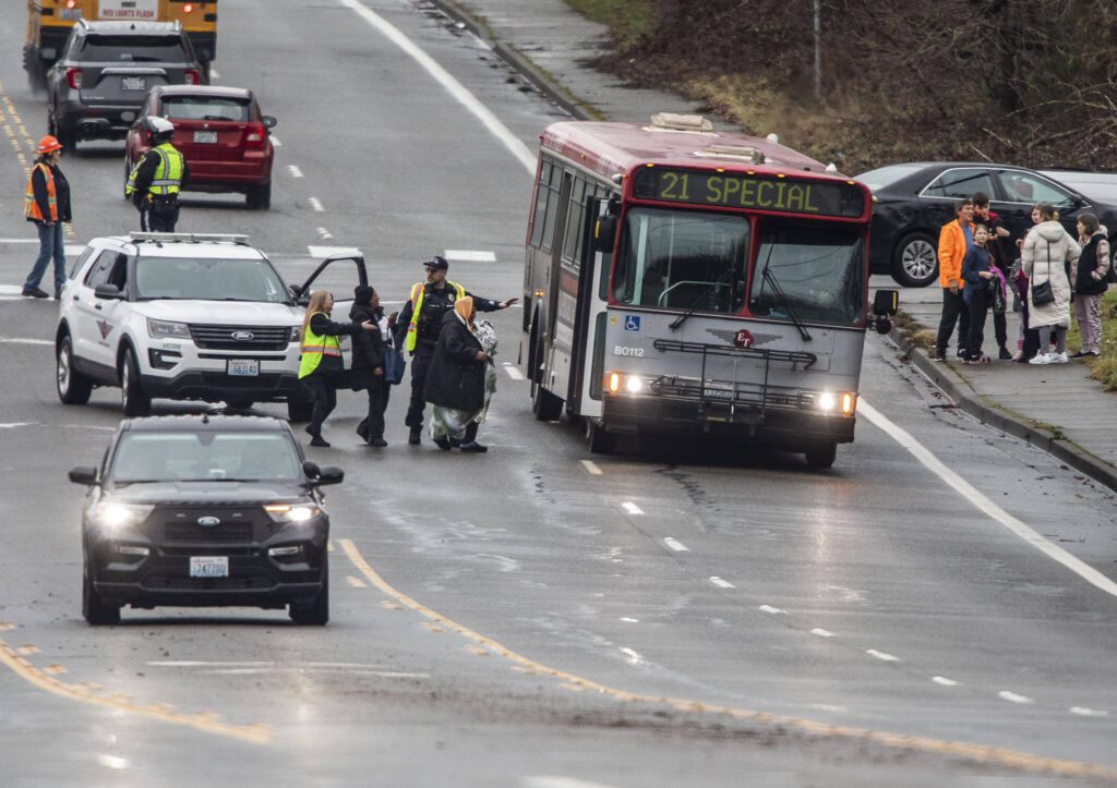 Fleeing people board an Everett Transit bus on Wednesday, Jan. 31, 2024 in Everett, Washington. (Olivia Vanni / The Herald)
