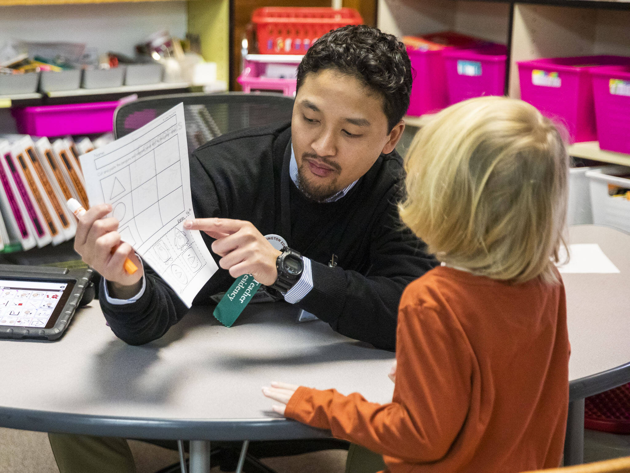 Student teacher Joshua Wisnubroto goes through a worksheet with a student at Picnic Point Elementary School. (Olivia Vanni / The Herald)