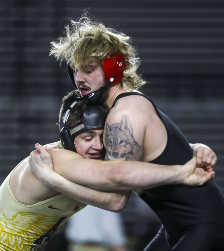 Arlington’s Dustin Baxter and University’s Samuel Thomas wrestle during the 3A boys 165-pound championship match during Mat Classic XXXV on Saturday, Feb. 17, 2024, at the Tacoma Dome in Tacoma. (Annie Barker / The Herald)
