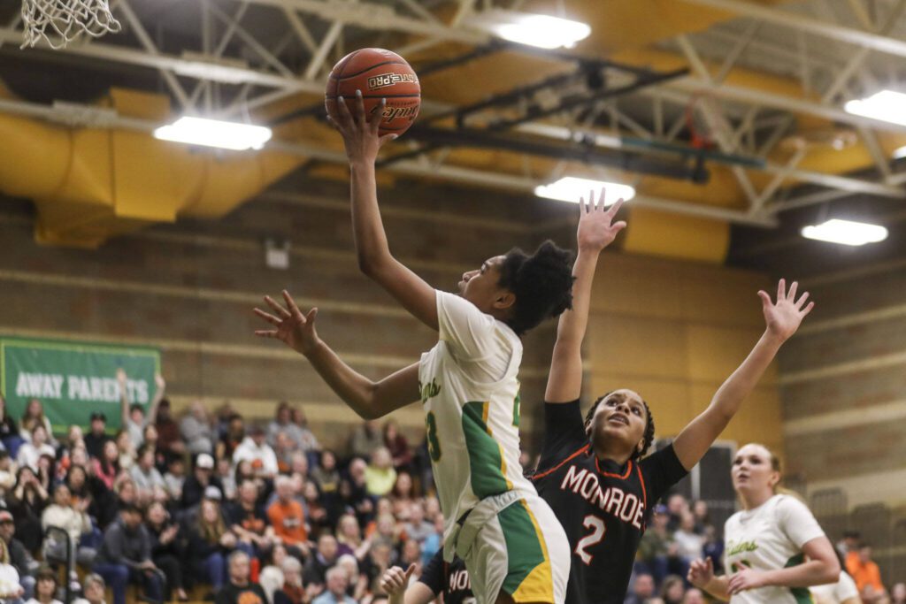 Roosevelt ’s Emma Curtis (23) shoots the ball during a 3A girls game between Monroe and Roosevelt at Roosevelt High School on Tuesday, Feb. 20, 2024, in Seattle, WA. Monroe fell, 58-37. (Annie Barker / The Herald)
