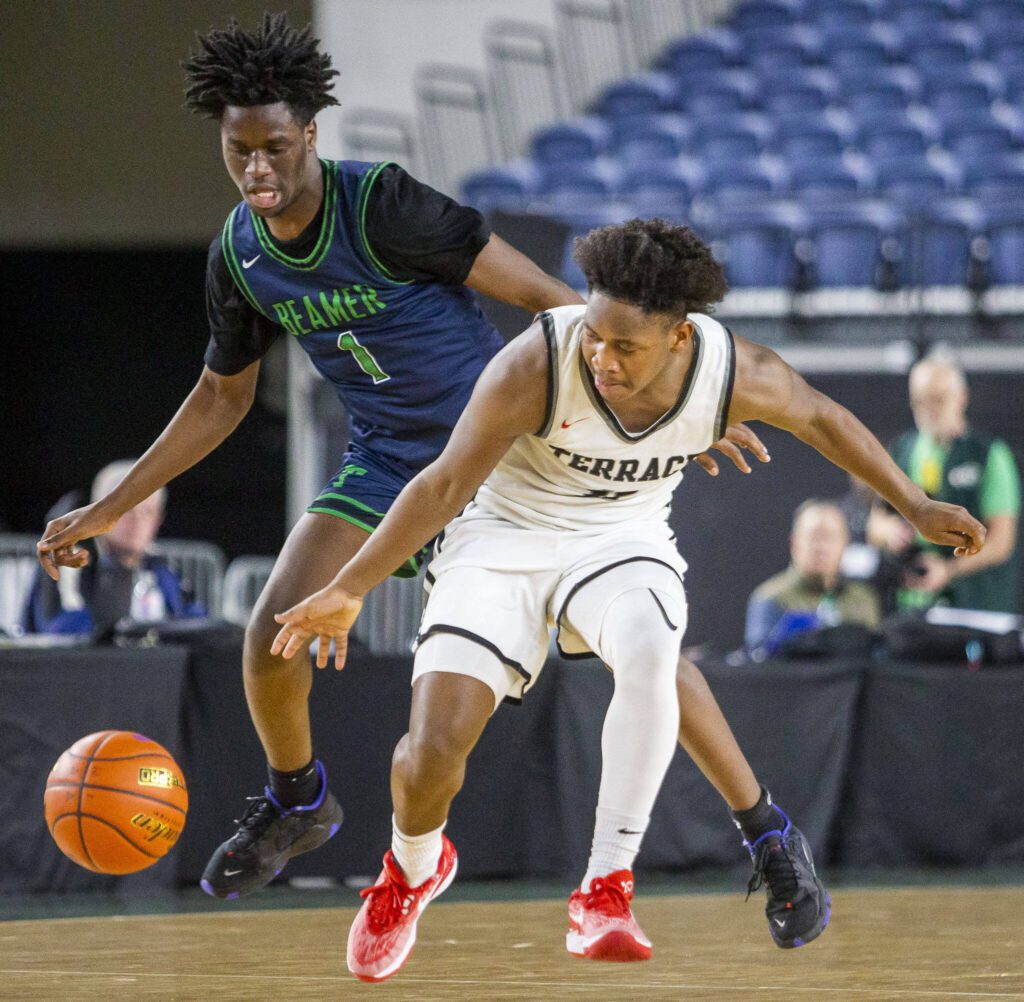 Mountlake Terrace’s Rayshaun Connor scrambles for the ball during the 3A boys state basketball game against Todd Beamer on Wednesday, Feb. 28, 2024 in Tacoma, Washington. (Olivia Vanni / The Herald)
