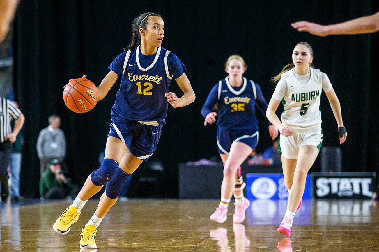 Everett’s Alana Washington takes the ball down the court during the 3A girls state basketball game against Auburn on Wednesday, Feb. 28, 2024 in Tacoma, Washington. (Olivia Vanni / The Herald)