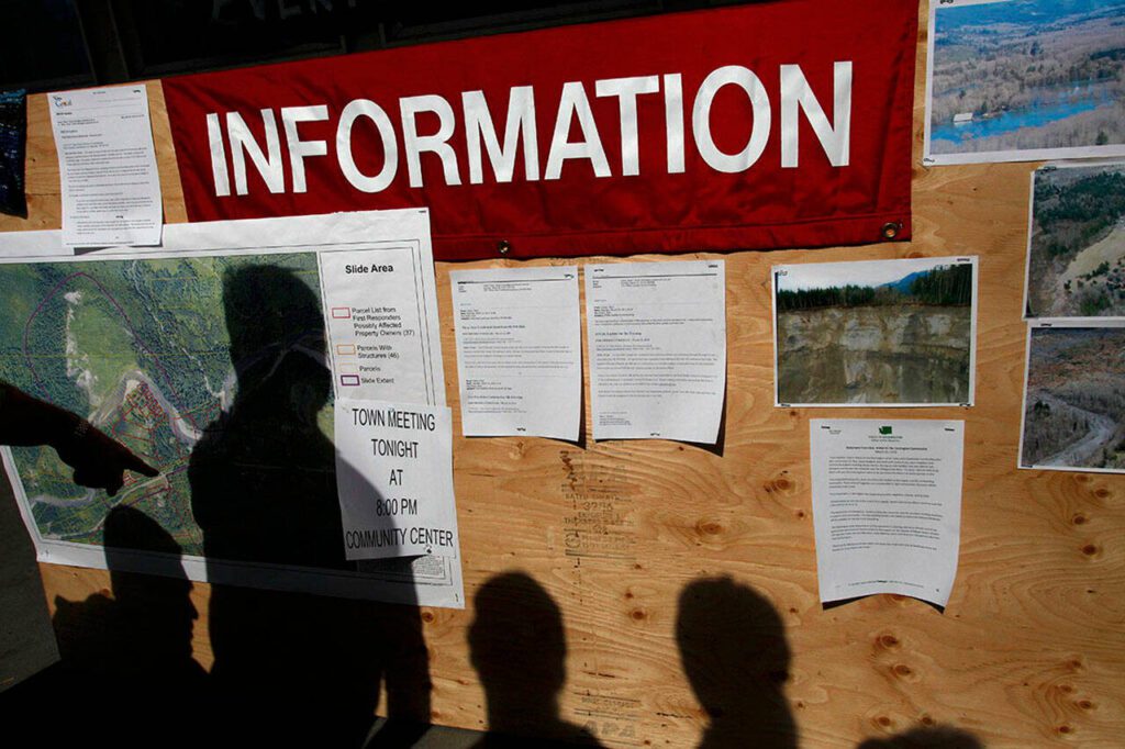 Community members check a map of the Oso mudslide area at the Darrington IGA market Monday, Mar. 24, 2014, in Darrington. (Sofia Jaramillo/ The Herald)
