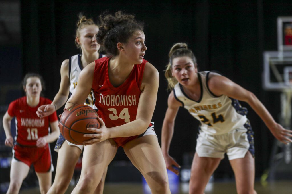 Snohomish’s Tyler Gildersleeve-Stiles (34) moves with the ball during a 3A semifinal game between Snohomish and Mead at the Tacoma Dome on Friday, March 1, 2024 in Tacoma, Washington. Snohomiosh fell, 56-50. (Annie Barker / The Herald)
