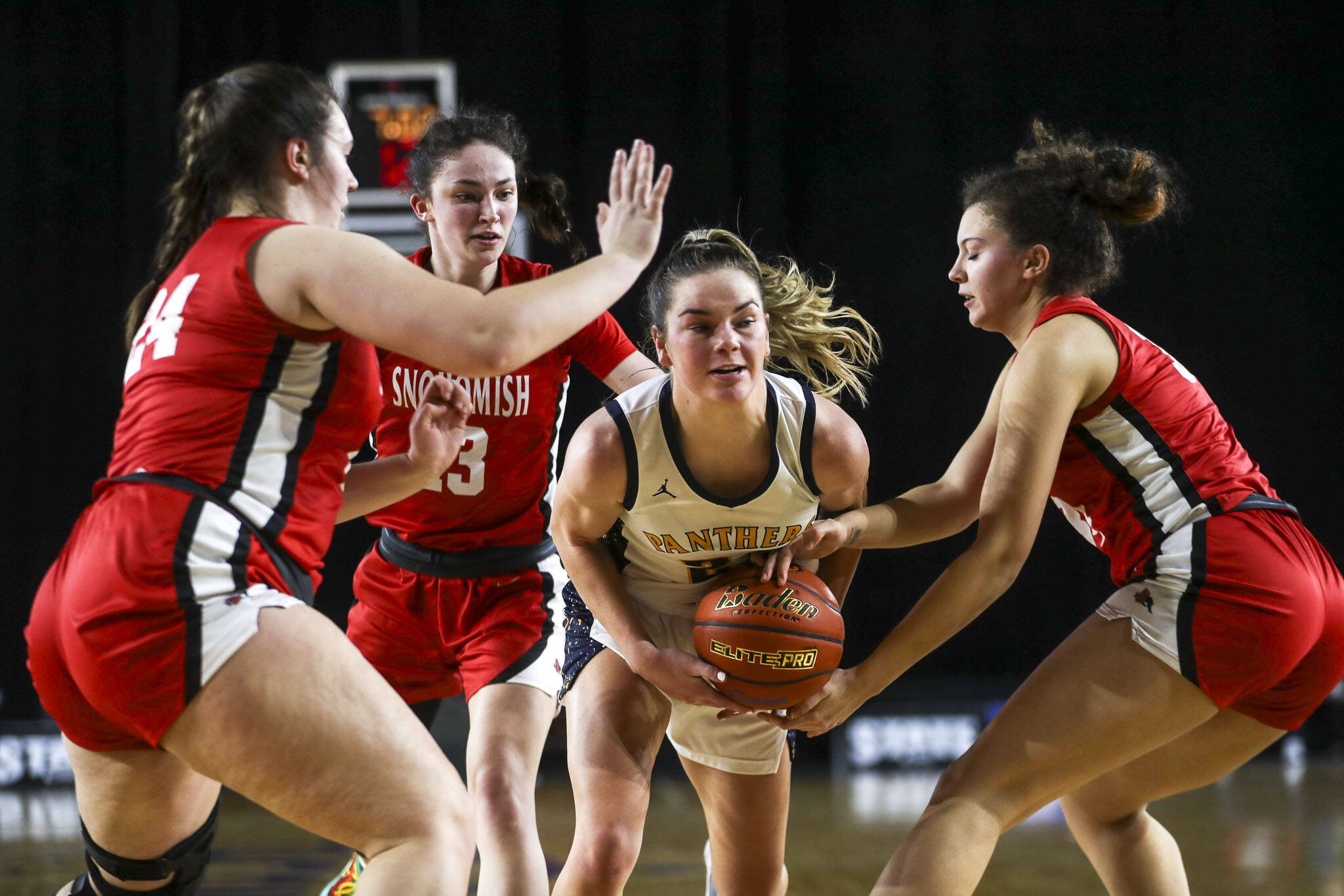 Mead’s Teryn Gardner (24) moves with the ball during a 3A semifinal game between Snohomish and Mead at the Tacoma Dome on Friday, March 1, 2024 in Tacoma, Washington. Snohomiosh fell, 56-50. (Annie Barker / The Herald)