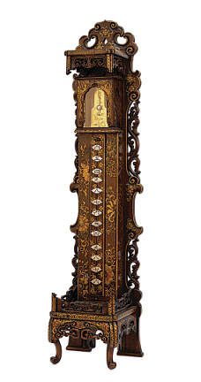 Cultures around the world and throughout history have designed clocks that account for the variation in day length across the seasons. Stick clocks like this one were used in Japan in the 19th century.