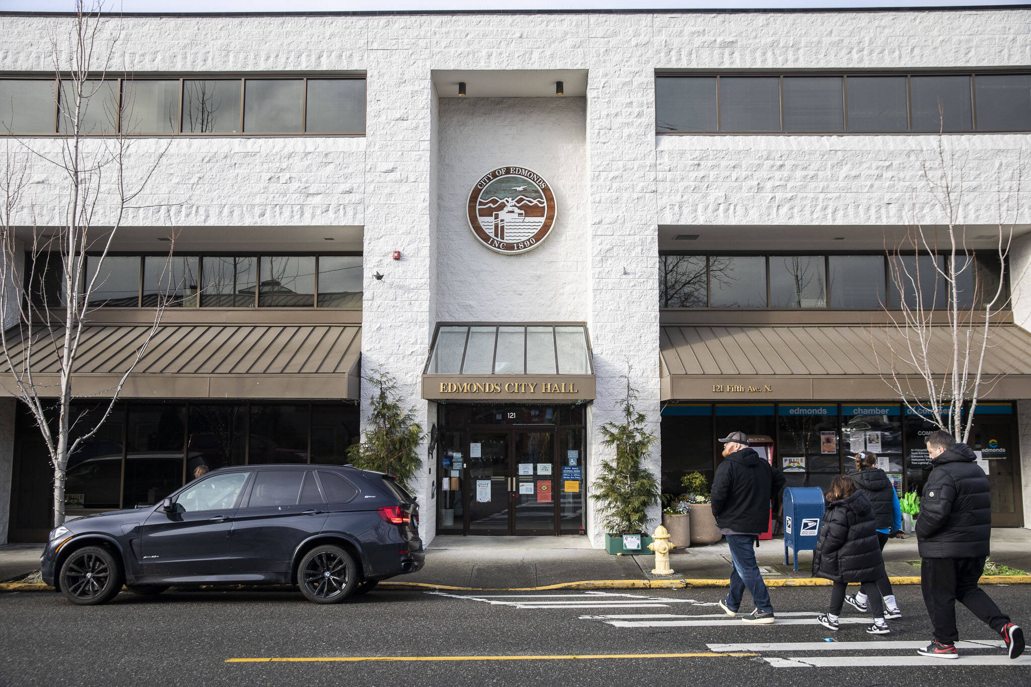 Pedestrians cross the street in front of Edmonds City Hall on Thursday, Dec. 28, 2023 in Edmonds, Washington. (Olivia Vanni / The Herald)