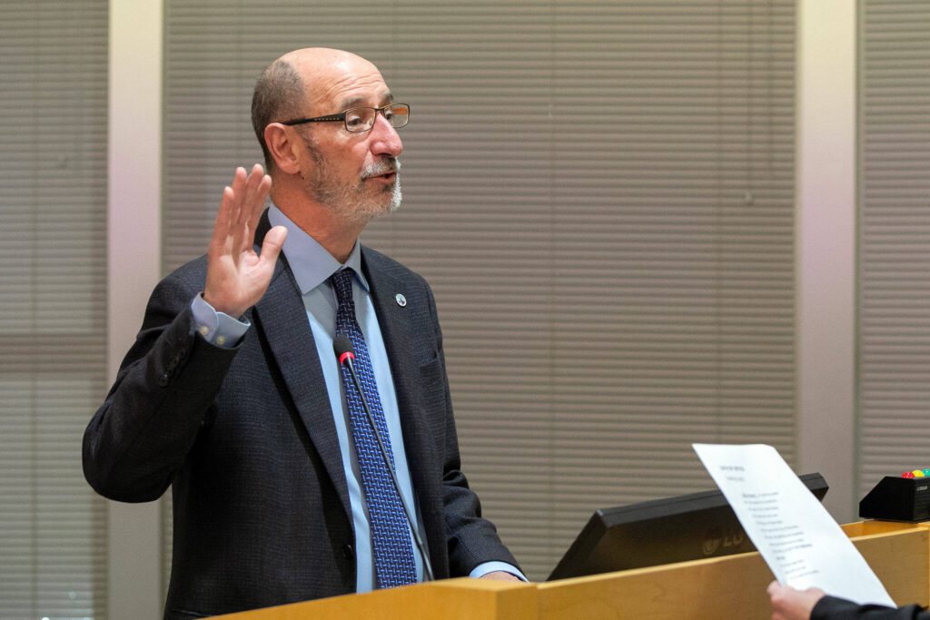 Mike Rosen is sworn in as the Mayor of Edmonds during an Edmonds City Council meeting Tuesday, Jan. 2, 2024, at the City Council Chambers in Edmonds, Washington. (Ryan Berry / The Herald)
