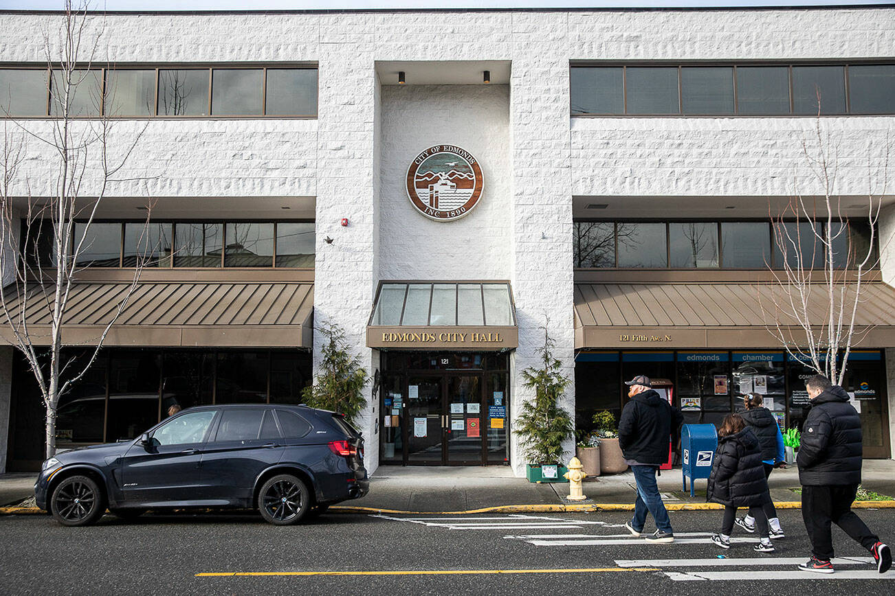 Pedestrians cross the street in front of Edmonds City Hall on Thursday, Dec. 28, 2023 in Edmonds, Washington. (Olivia Vanni / The Herald)