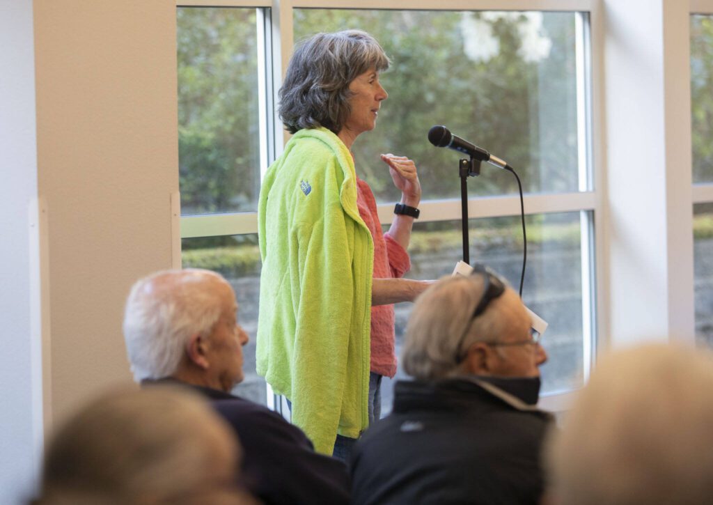 People ask questions during an Edmonds City Council Town Hall on Thursday, April 18, 2024 in Edmonds, Washington. (Olivia Vanni / The Herald)
