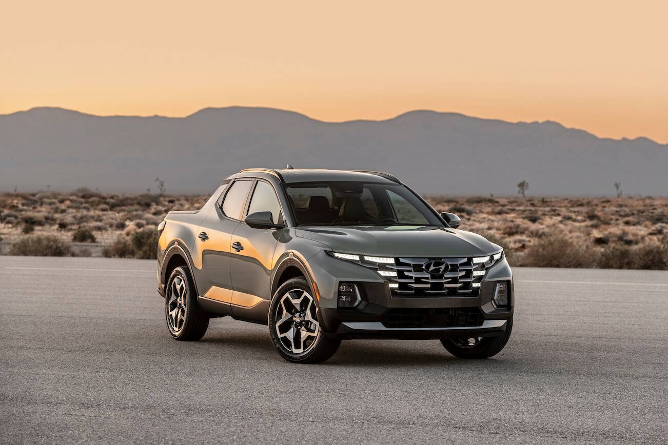 The 2024 Hyundai Santa Cruz XRT has wide fender cladding, a dark chrome grille, and premium LED daytime running lights.