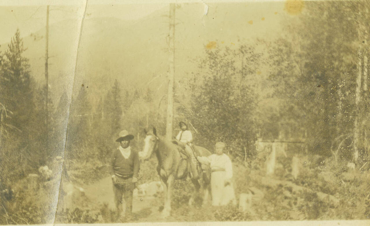 Sauk-Suiattle Chief Jim Brown, a young granddaughter, and daughter Ellen near Packwood, Wash., circa 1910. (Photo courtesy of Kara Briggs)