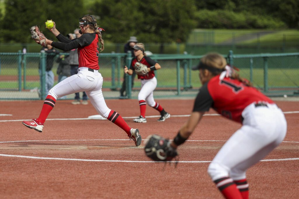 Snohomish’s Abby Edwards (9) pitches during a 3A softball game between Snohomish and Seattle Prep at the regional athletic complex in Lacey, Washington on Friday, May 24, 2024. Snohomish won, 8-0. (Annie Barker / The Herald)

