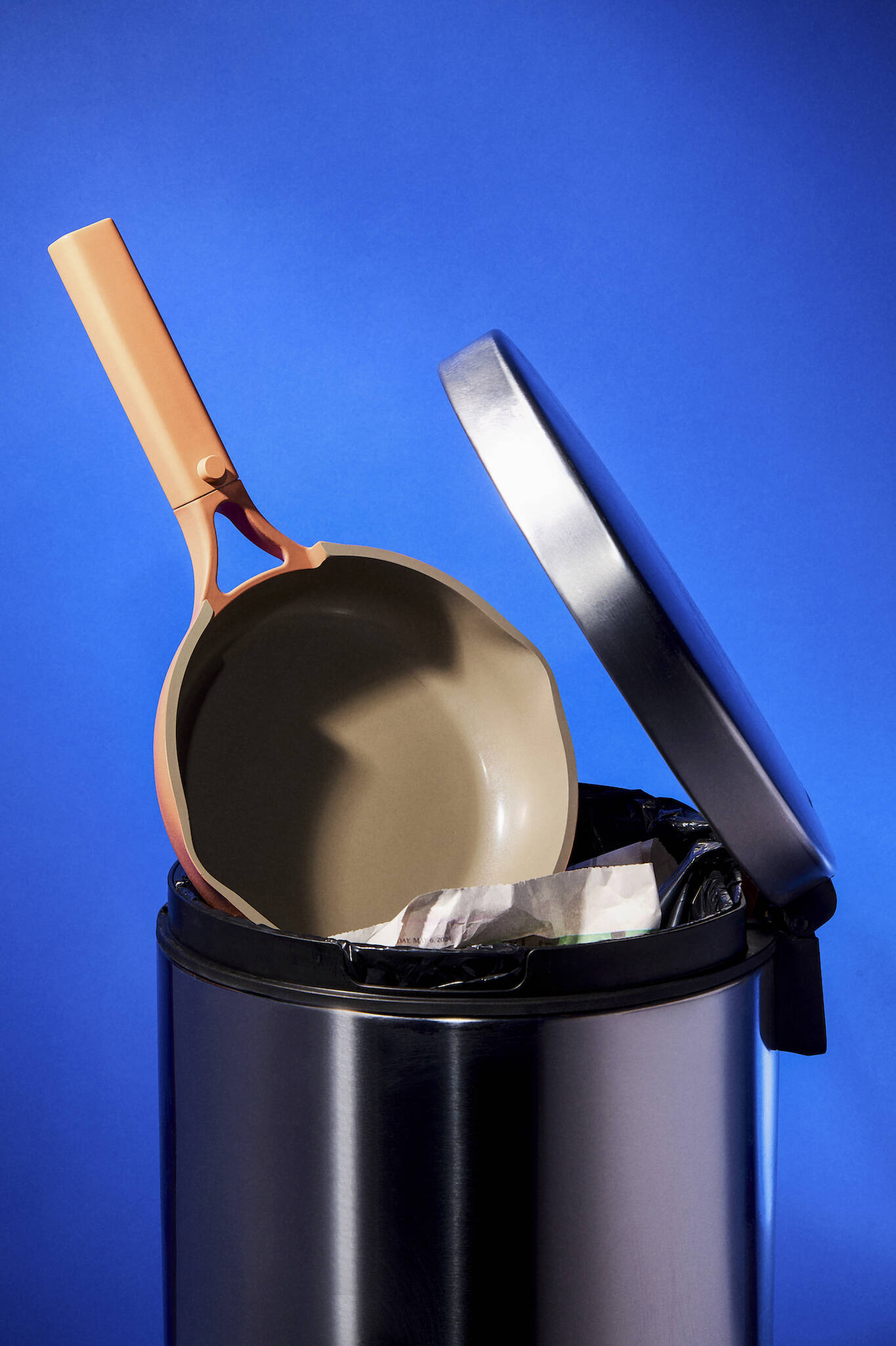 Once-hot direct-to-consumer pots and pans are up for grabs on secondhand marketplaces at steep discounts — or ending in the garbage. (Shawn Michael Jones/The New York Times)