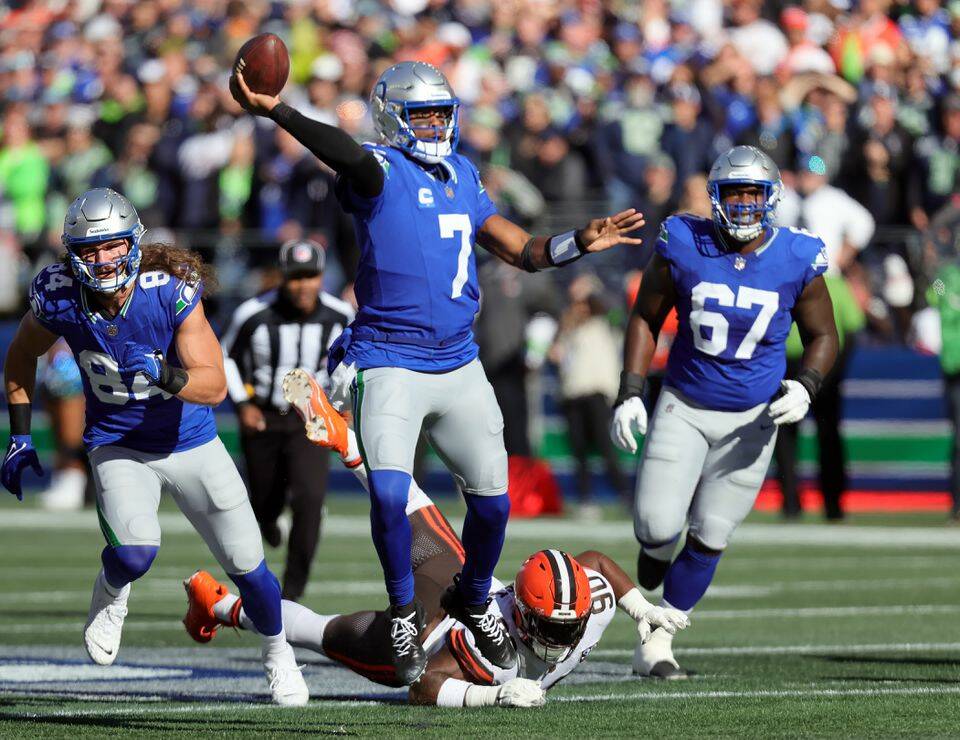Seattle Seahawks quarterback Geno Smith throws for a completion as he scrambles against the Cleveland Browns in the first half of play. (John Kuntz / Tribune News Service)