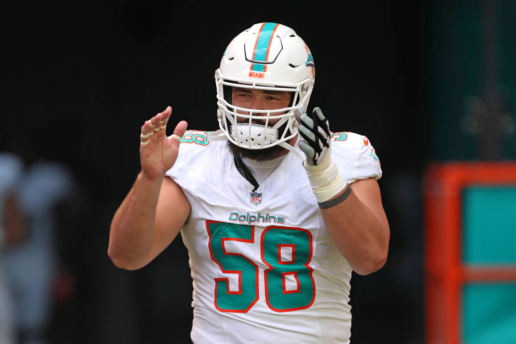 Former Miami Dolphins offensive lineman Connor Williams, who has agreed to a contract with the Seattle Seahawks, runs onto the field for his game against the New York Giants at Hard Rock Stadium on Sunday, Oct. 8, 2023 in Miami Gardens. (John McCall / South Florida Sun Sentinel)