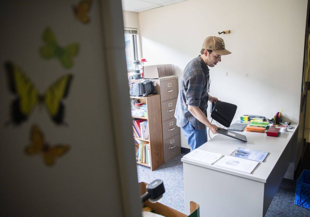 Jack White sets up his desk at Hazelwood Elementary oon Aug. 26 in Lynnwood. (Olivia Vanni / The Herald)
