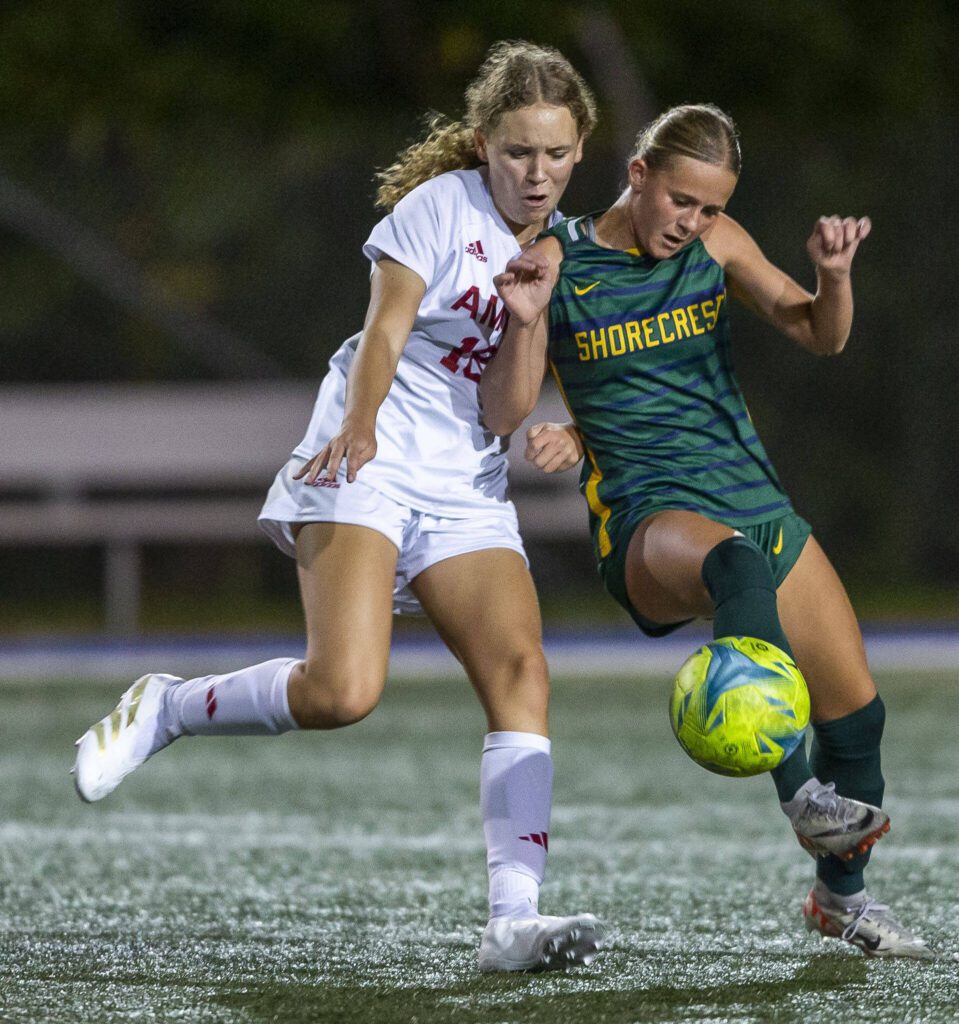 Archbishop Murphy’s Laura Anderson and Shorecrest’s Kai Johnson fight for the ball during the game on Tuesday, Sept. 17, 2024 in Shoreline, Washington. (Olivia Vanni / The Herald)
