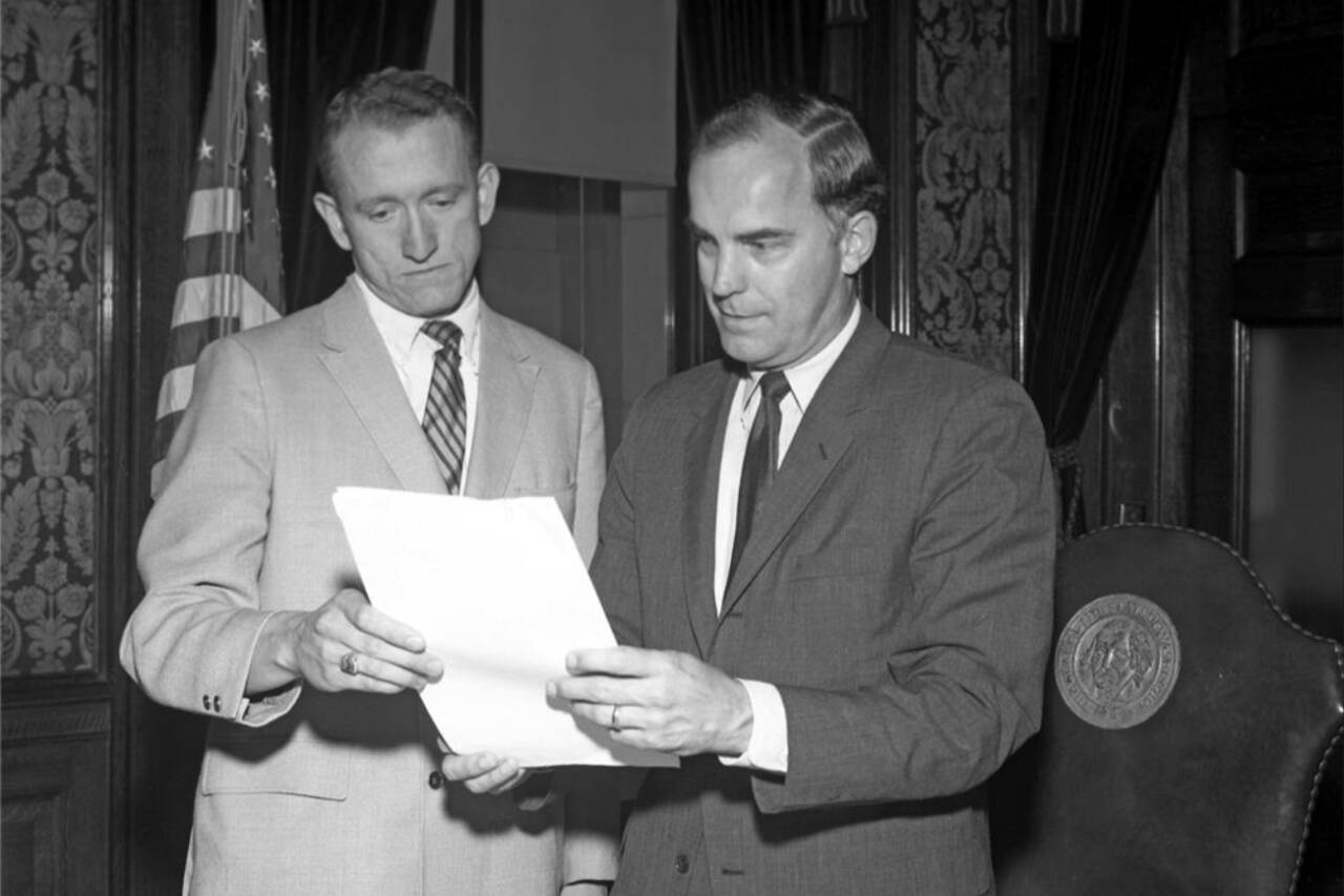 Gov. Daniel Evans (right) with Special Assistant Ralph Munro at the state Capitol in 1969. (Washington State Archive)