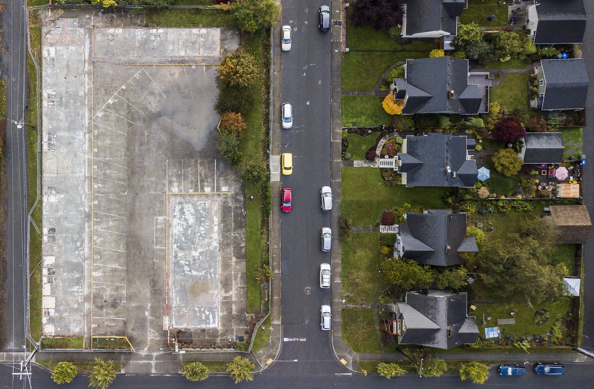 The former Waits Motel property along 13th Street and Lombard Avenue on Thursday, Oct. 17, 2024 in Everett, Washington. (Olivia Vanni / The Herald)