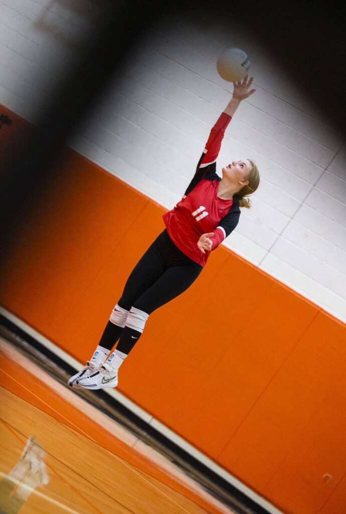 Snohomish’s Keira Beverford serves during the game against Monroe on Wednesday, Oct. 16, 2024 in Monroe, Washington. (Olivia Vanni / The Herald)
