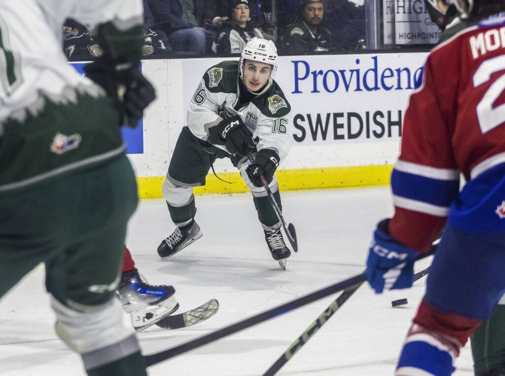 Silvertips’ Dominik Rymon passes the puck during the game against the Edmonton Oil Kings on Friday, Oct. 25, 2024 in Everett, Washington. (Olivia Vanni / The Herald)

