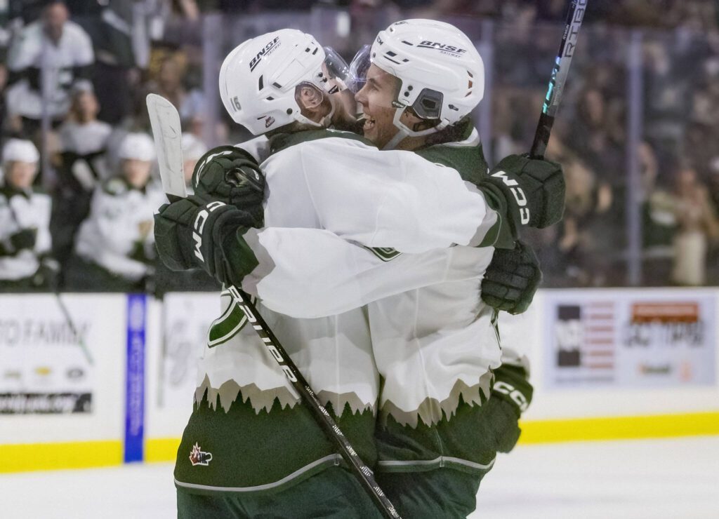 Everett Silvertips players celebrate a goal during the game against the Edmonton Oil Kings on Friday, Oct. 25, 2024 in Everett, Washington. (Olivia Vanni / The Herald)
