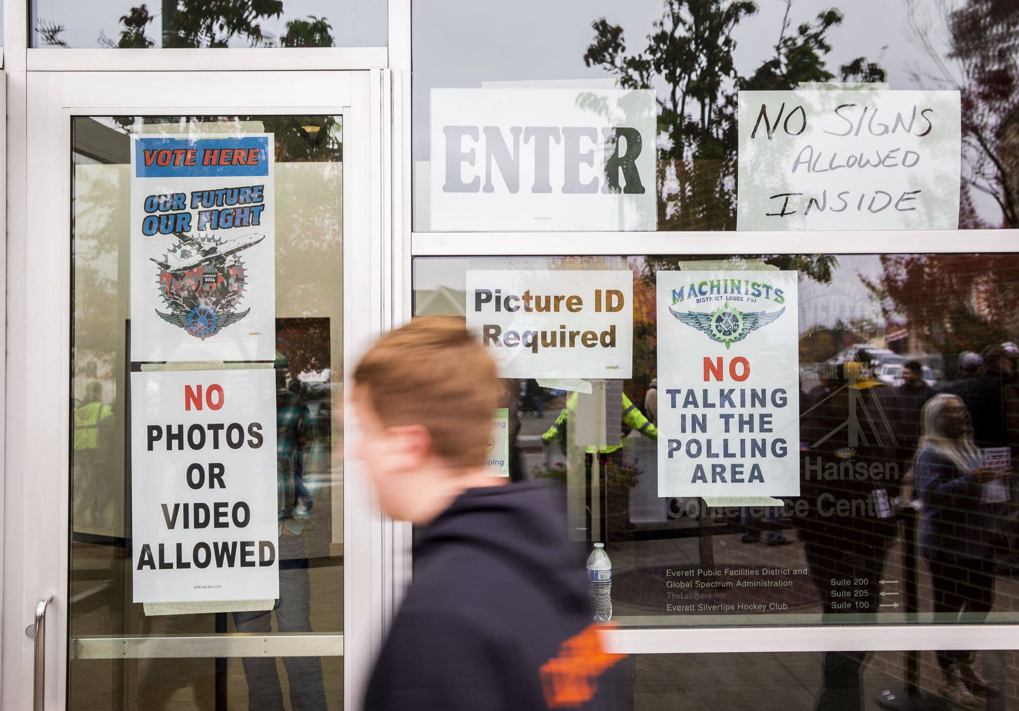 Boeing workers walk into Angel of the Winds to vote on a contract proposal on Oct. 23 in Everett. (Olivia Vanni / The Herald)