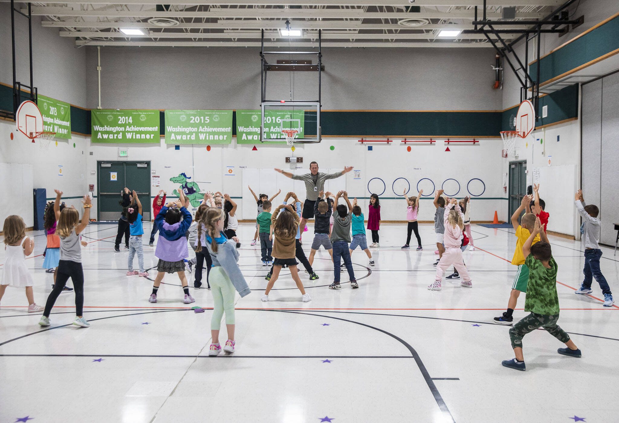 Students participate in P.E. class in the gym that also doubles as the cafeteria at Glenwood Elementary on Sept. 9 in Lake Stevens. (Olivia Vanni / The Herald)