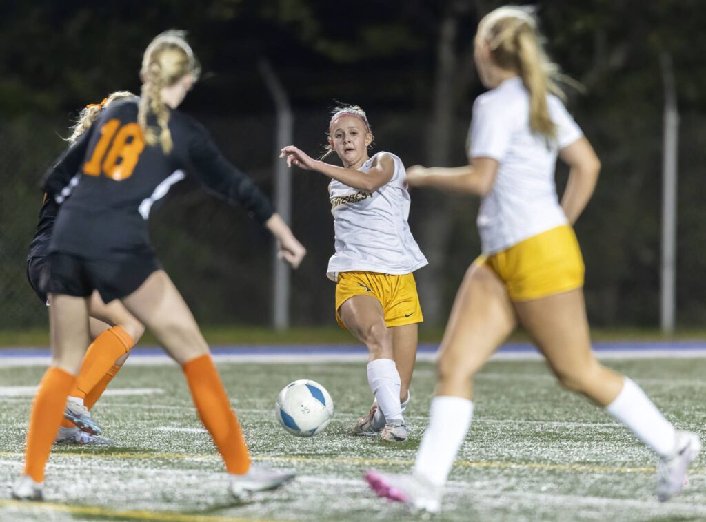 Shorecrest’s Pip Watkinson passes the ball to a teammate during the 3A district game against Monroe on Thursday, Nov. 7, 2024 in Shoreline, Washington. (Olivia Vanni / The Herald)

