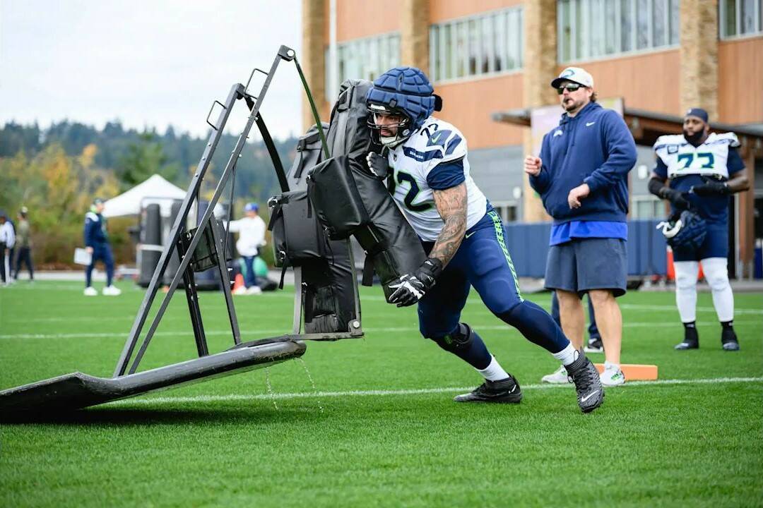 Seahawks right tackle Abraham Lucas, an Archbishop Murphy graduate, practices at the Virginia Mason Athletic Center on Wednesday, Nov. 14, 2024. (Photo courtesy of Edwin Hooper / Seattle Seahawks)