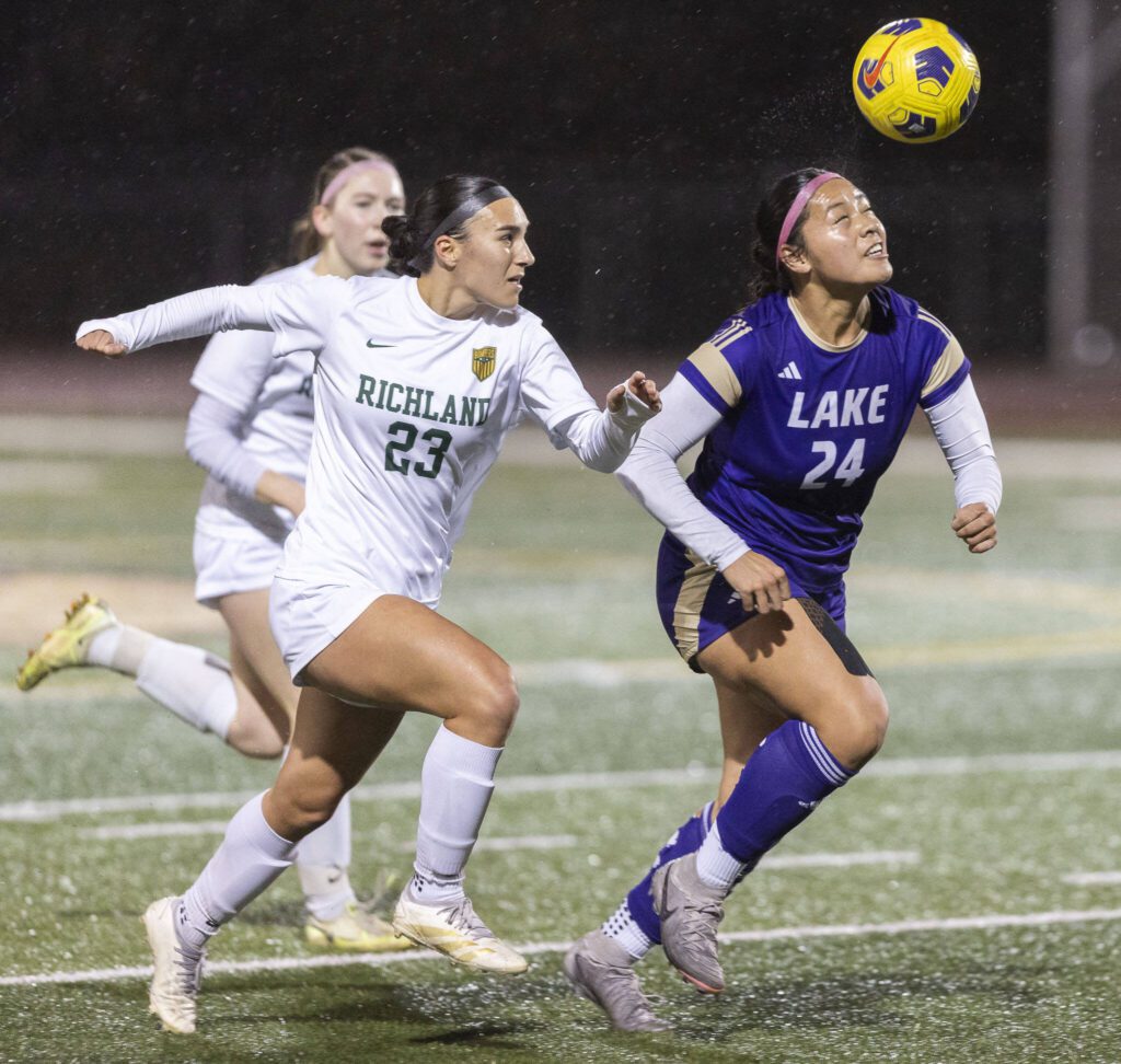 Lake Stevens’ Keira Isabelle Tupua flicks the ball on with her head to get around a Richland player during the 4A state playoff game against Richland on Wednesday, Nov. 13, 2024 in Lake Stevens, Washington. (Olivia Vanni / The Herald)
