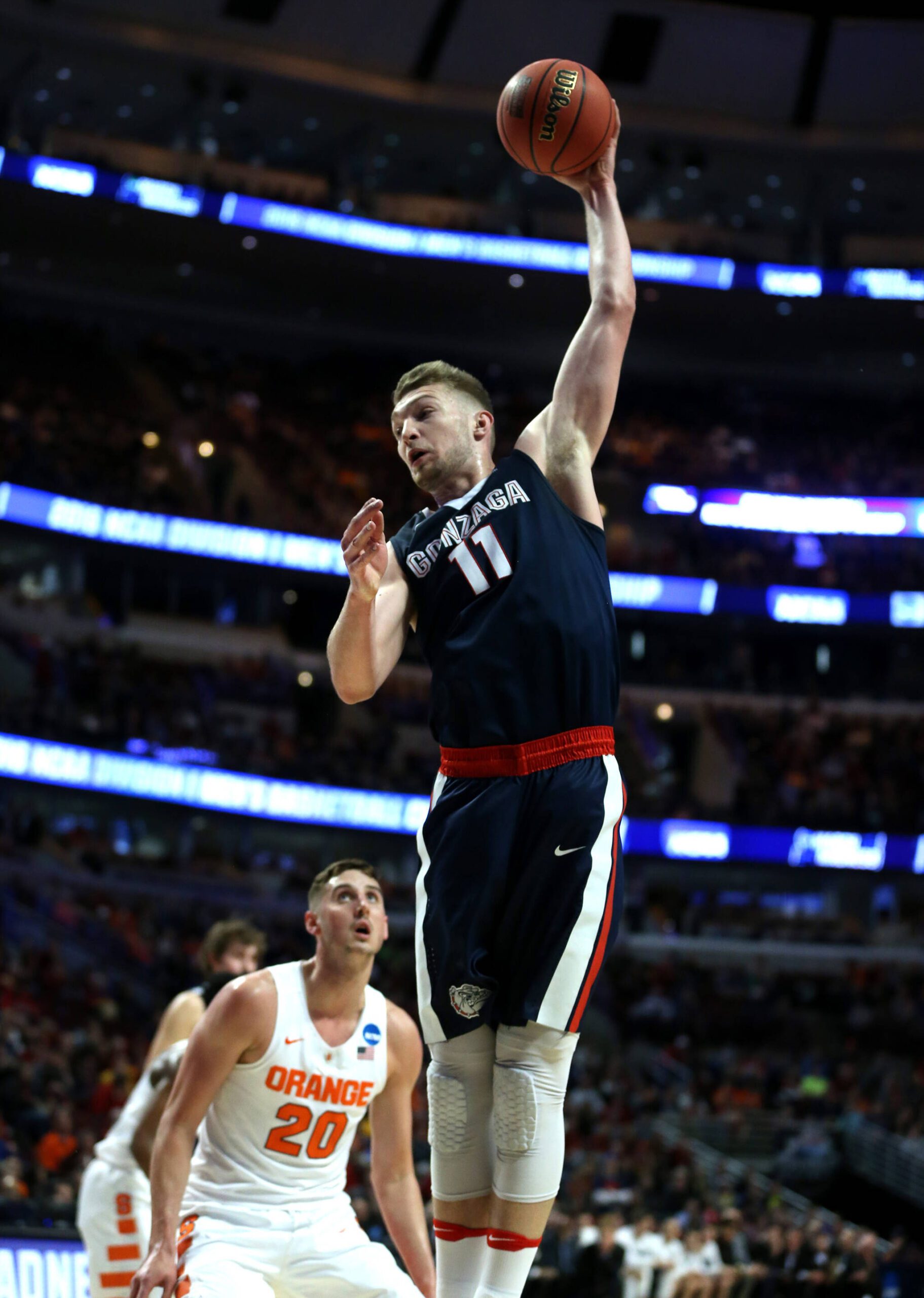 Gonzaga's Domantas Sabonis (11) pulls down a pass in front of Syracuse's Tyler Lydon (20) during the first half in a Sweet 16 matchup of the NCAA Tournament's Midwest region at the United Center in Chicago on Friday, March 25, 2016. (Chris Sweda / Chicago Tribune / TNS)